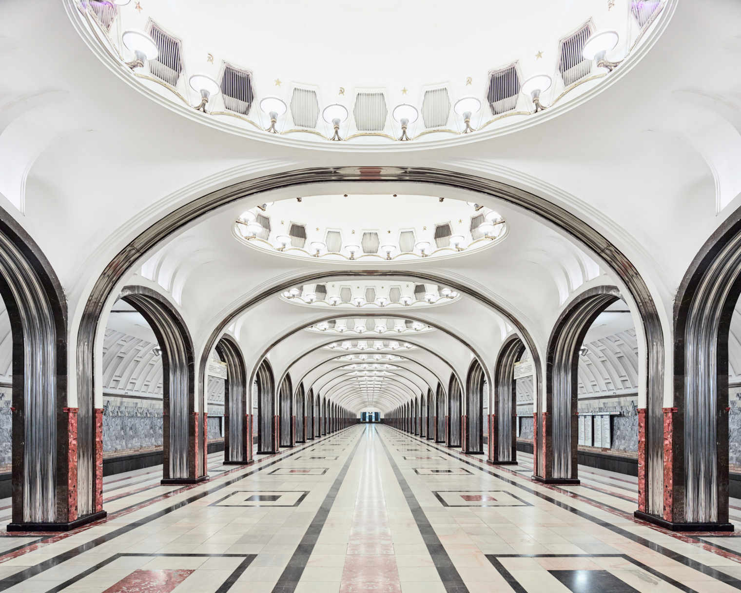 © David Burdeny, станция метро «Маяковская», Москва